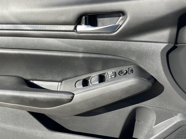 Used 2024 Nissan Altima 2.5 SV FWD image 23