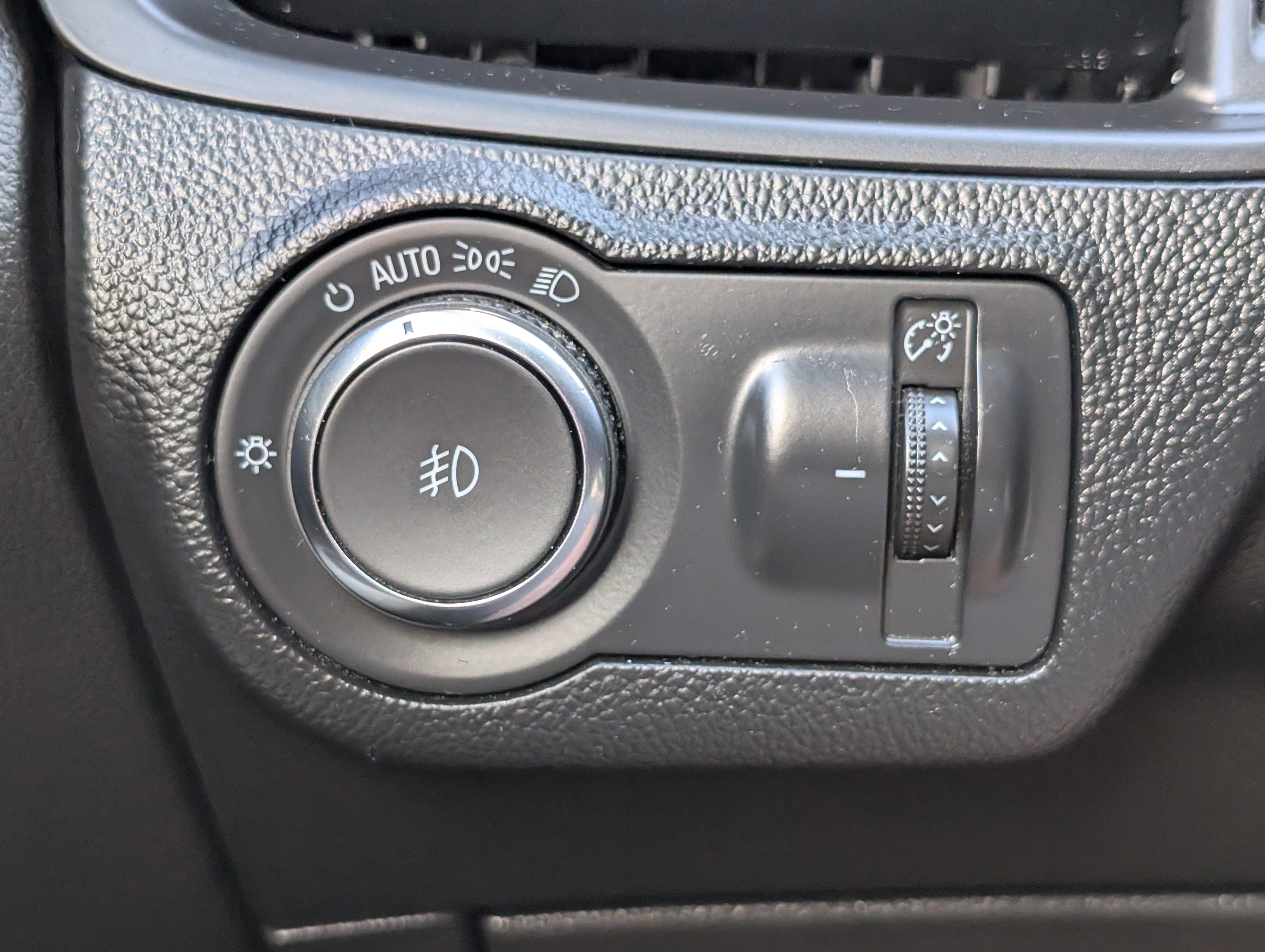 Used 2020 Buick Envision Essence image 24