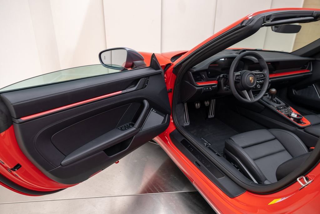 Used 2025 Porsche 911 Carrera T RWD image 21
