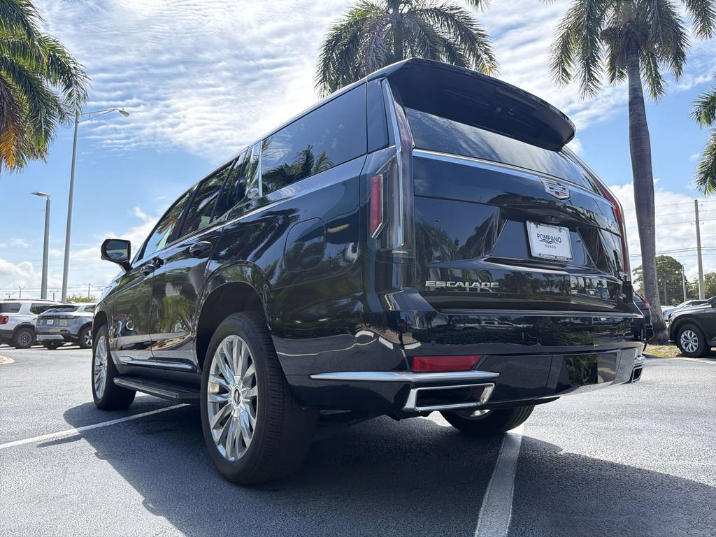 Used 2024 Cadillac Escalade Premium Luxury AWD/4WD image 19