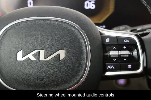 Used 2025 Kia Sorento S FWD image 9