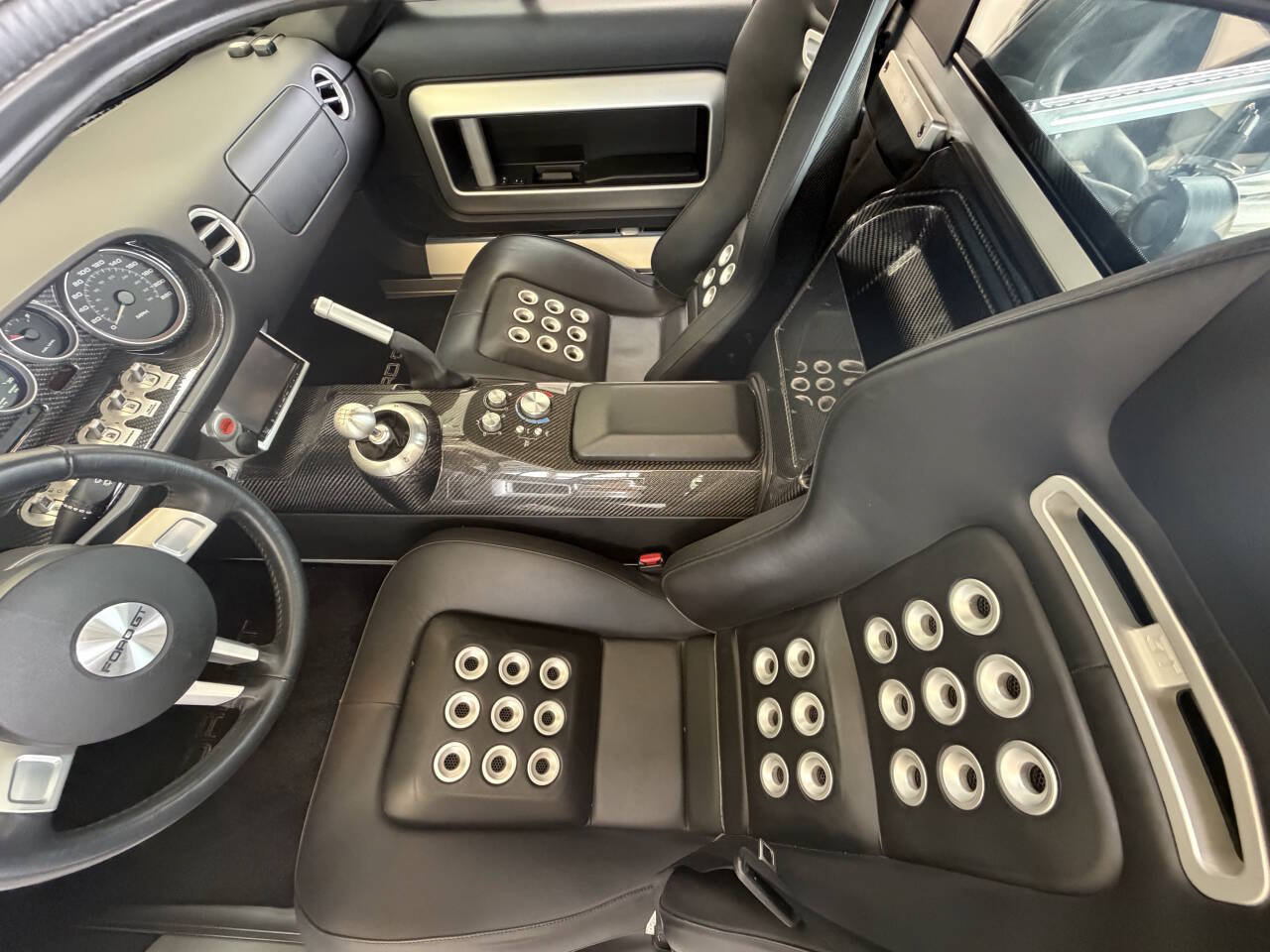 Used 2006 Ford GT RWD image 37