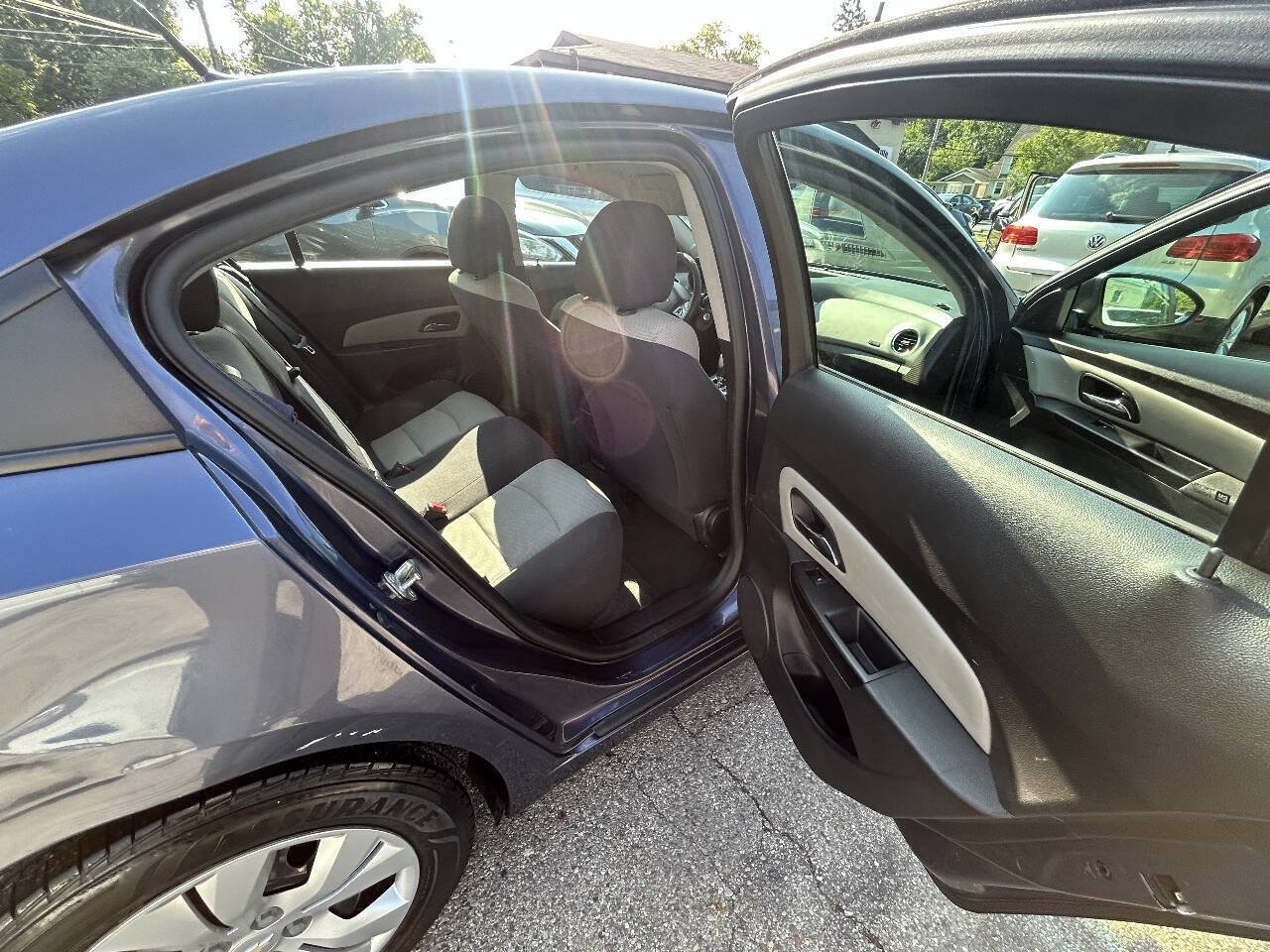 Used 2014 Chevrolet Cruze LS FWD image 8
