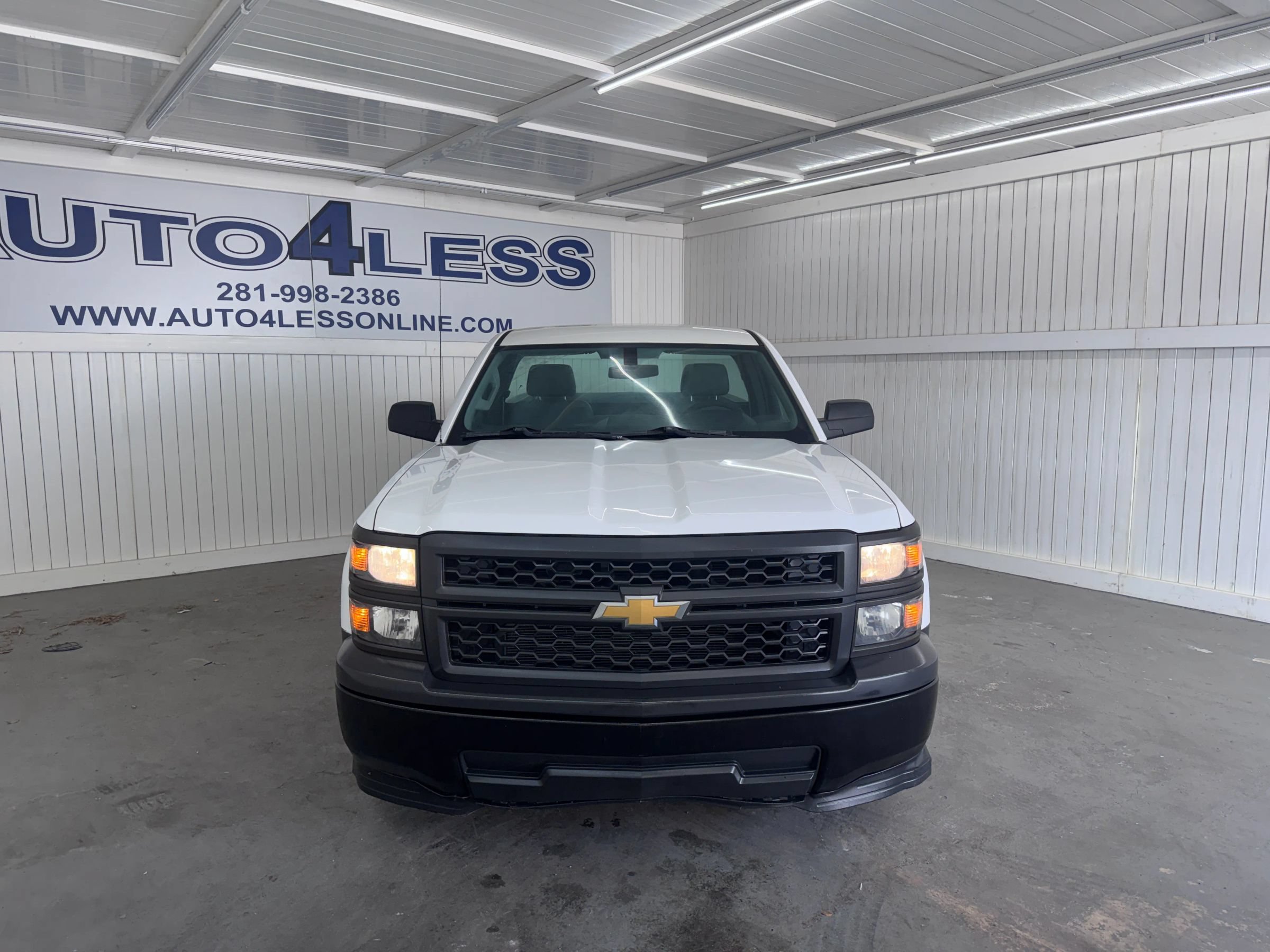 Used 2015 Chevrolet Silverado 1500 W/T RWD image 2