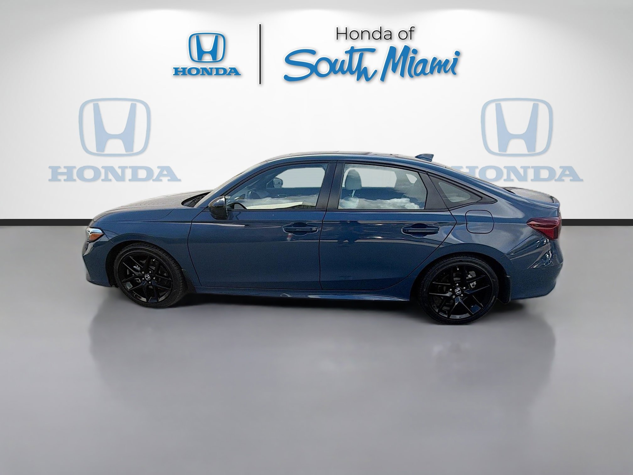 Used 2025 Honda Civic Sport image 4