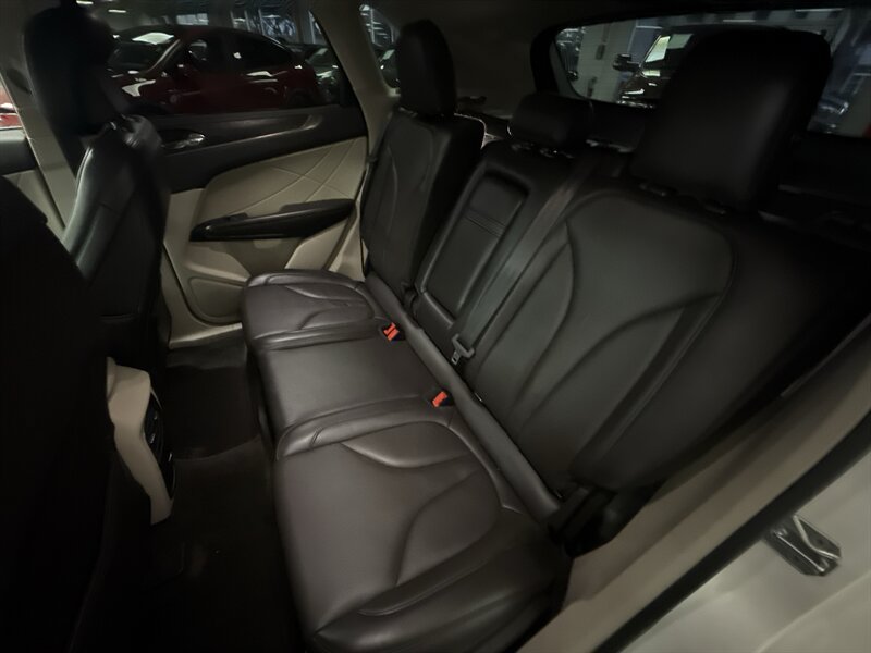 Used 2018 Lincoln MKC Reserve FWD image 29