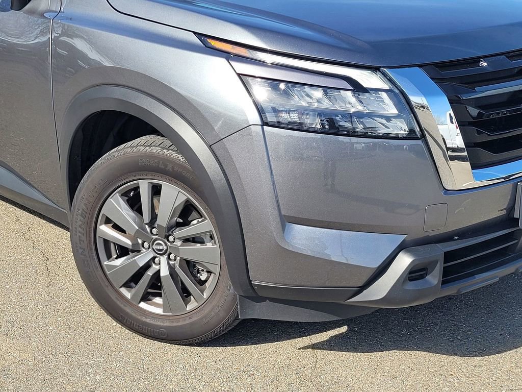 Used 2024 Nissan Pathfinder SV w/ SV Premium Package image 9