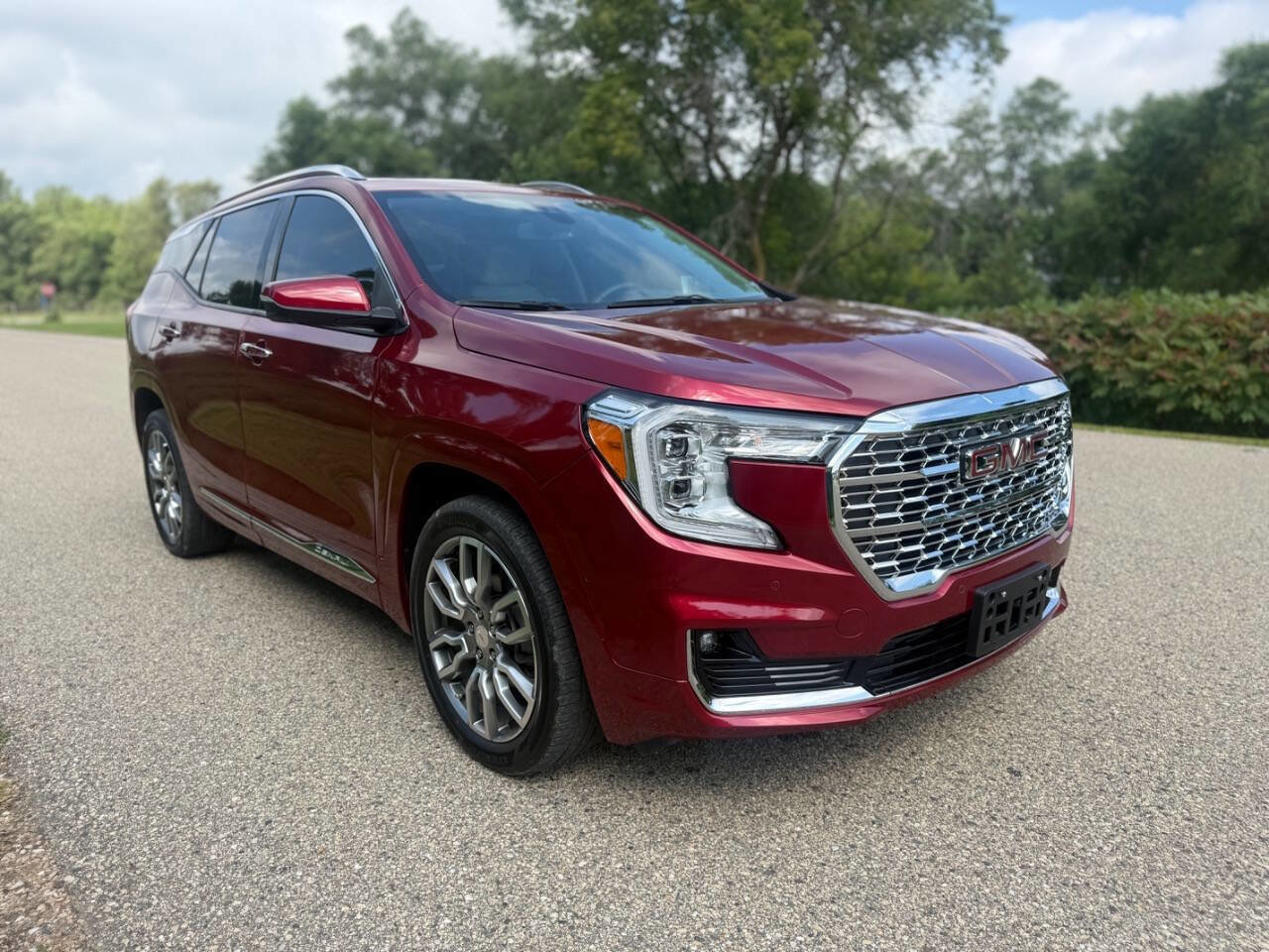 Used 2023 GMC Terrain Denali w/ Denali Premium Package image 4