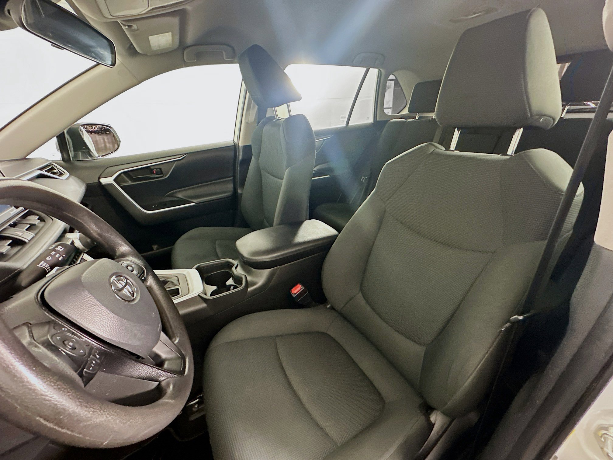 Used 2021 Toyota RAV4 LE AWD/4WD image 13