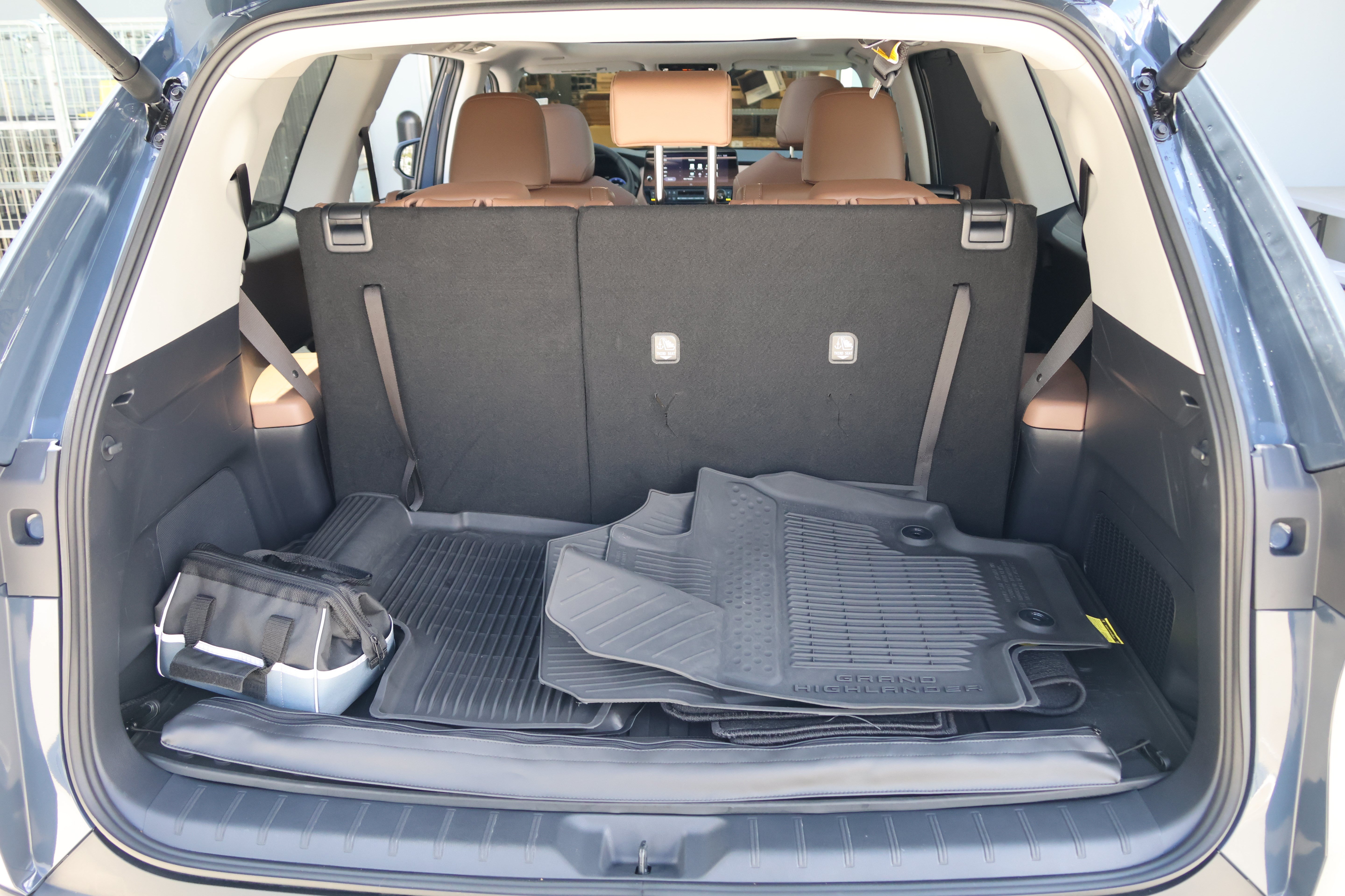 Used 2025 Toyota Grand Highlander AWD image 40