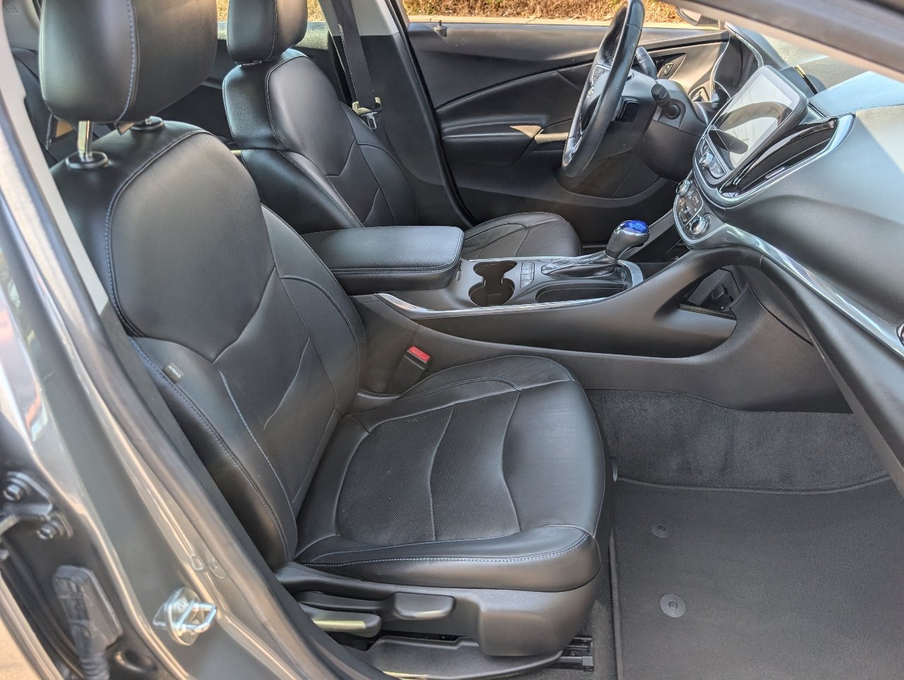 Used 2017 Chevrolet Volt Premier w/ Driver Confidence Package FWD image 8
