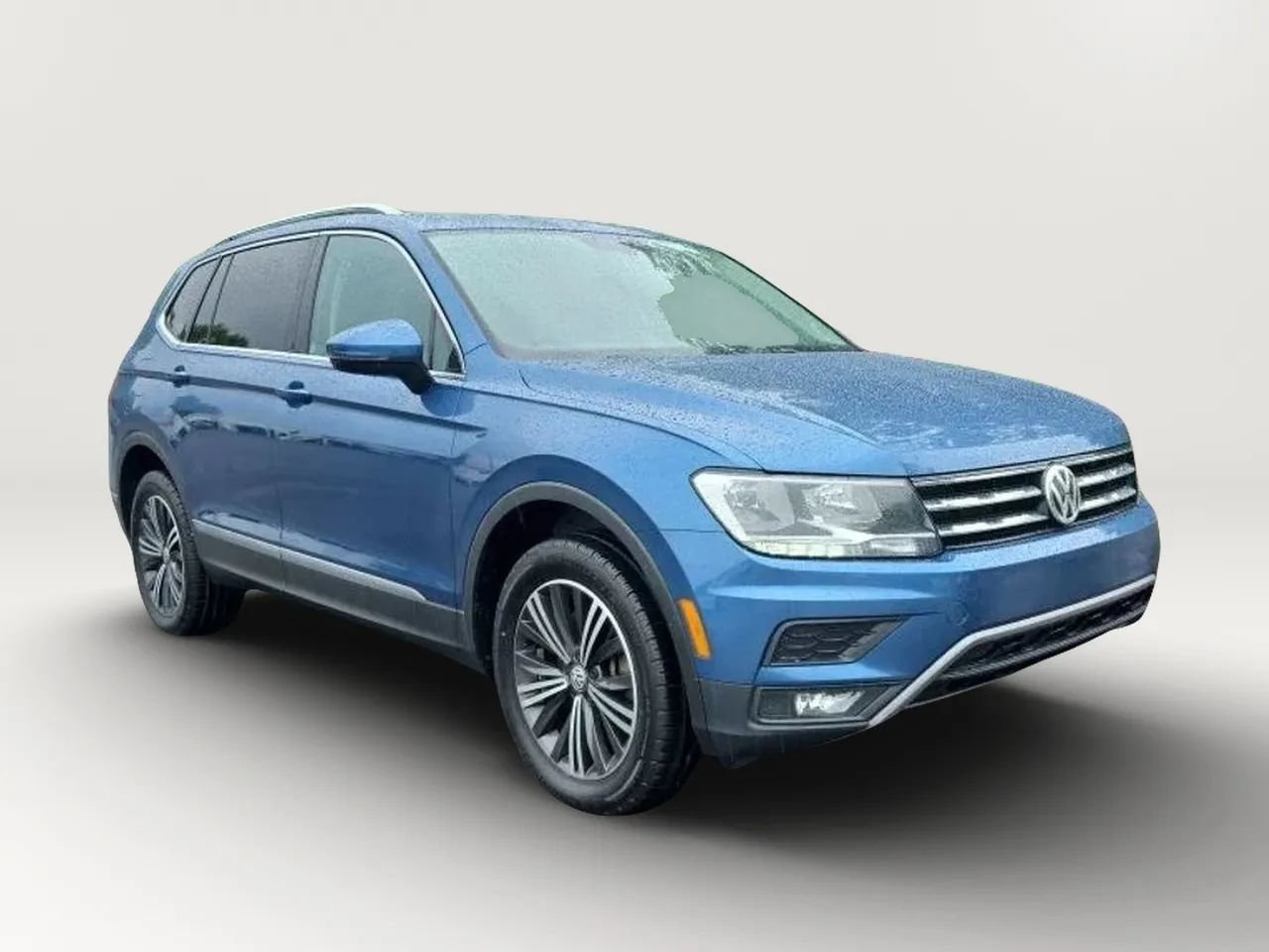 Used 2018 Volkswagen Tiguan SEL AWD/4WD image 3