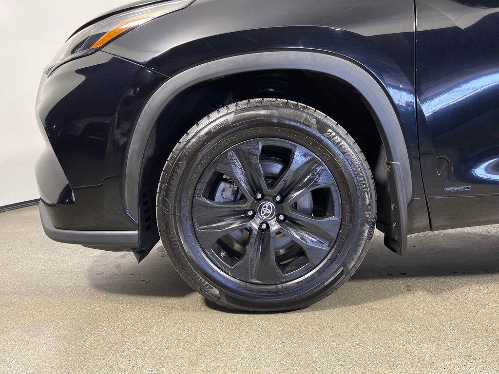 Used 2022 Toyota Highlander XLE AWD/4WD image 11