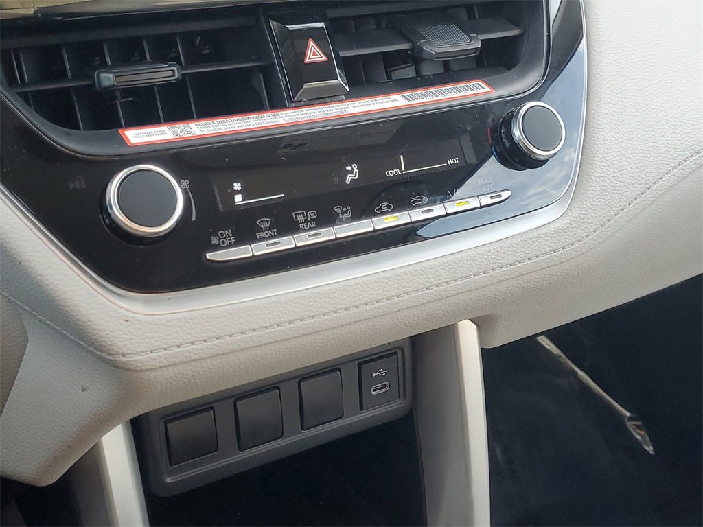 Used 2025 Toyota Corolla Cross L image 26