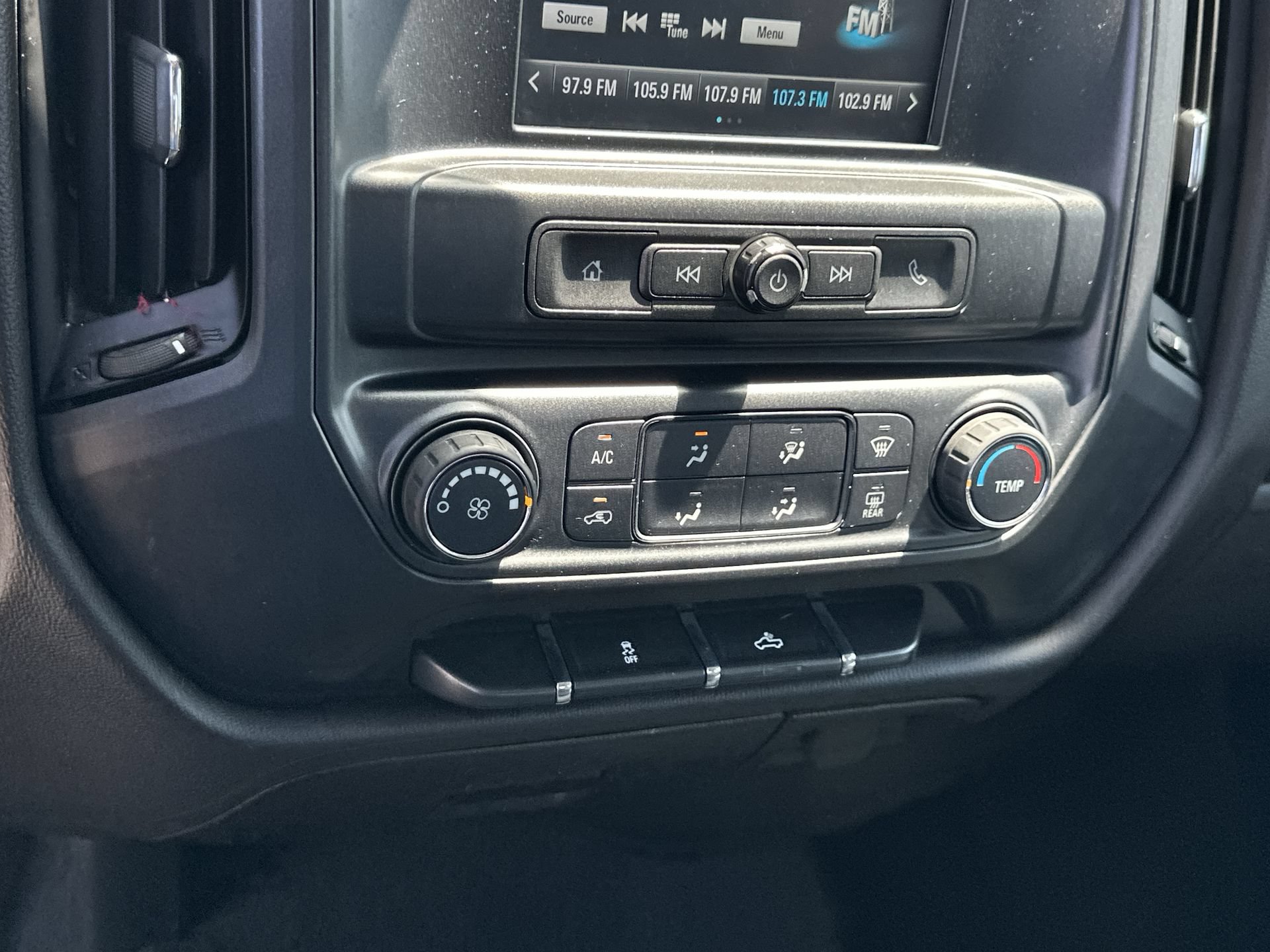 Used 2018 Chevrolet Silverado 1500 Custom w/ Custom Value Package RWD image 23