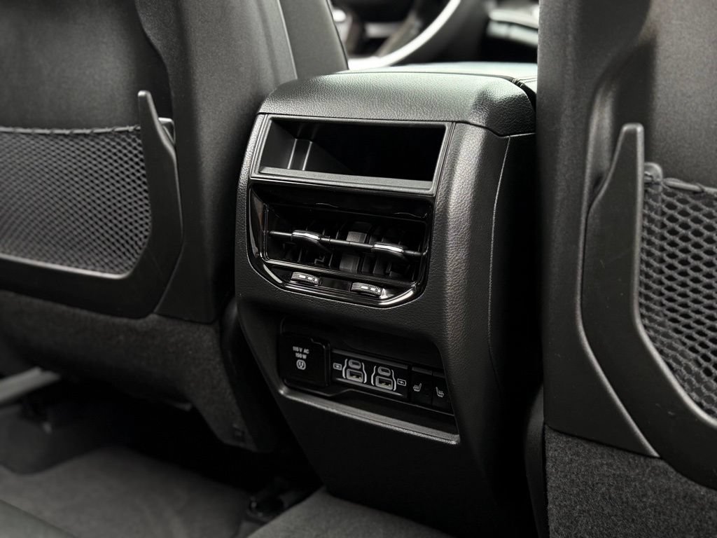 Used 2023 Jeep Grand Cherokee Limited AWD/4WD image 22