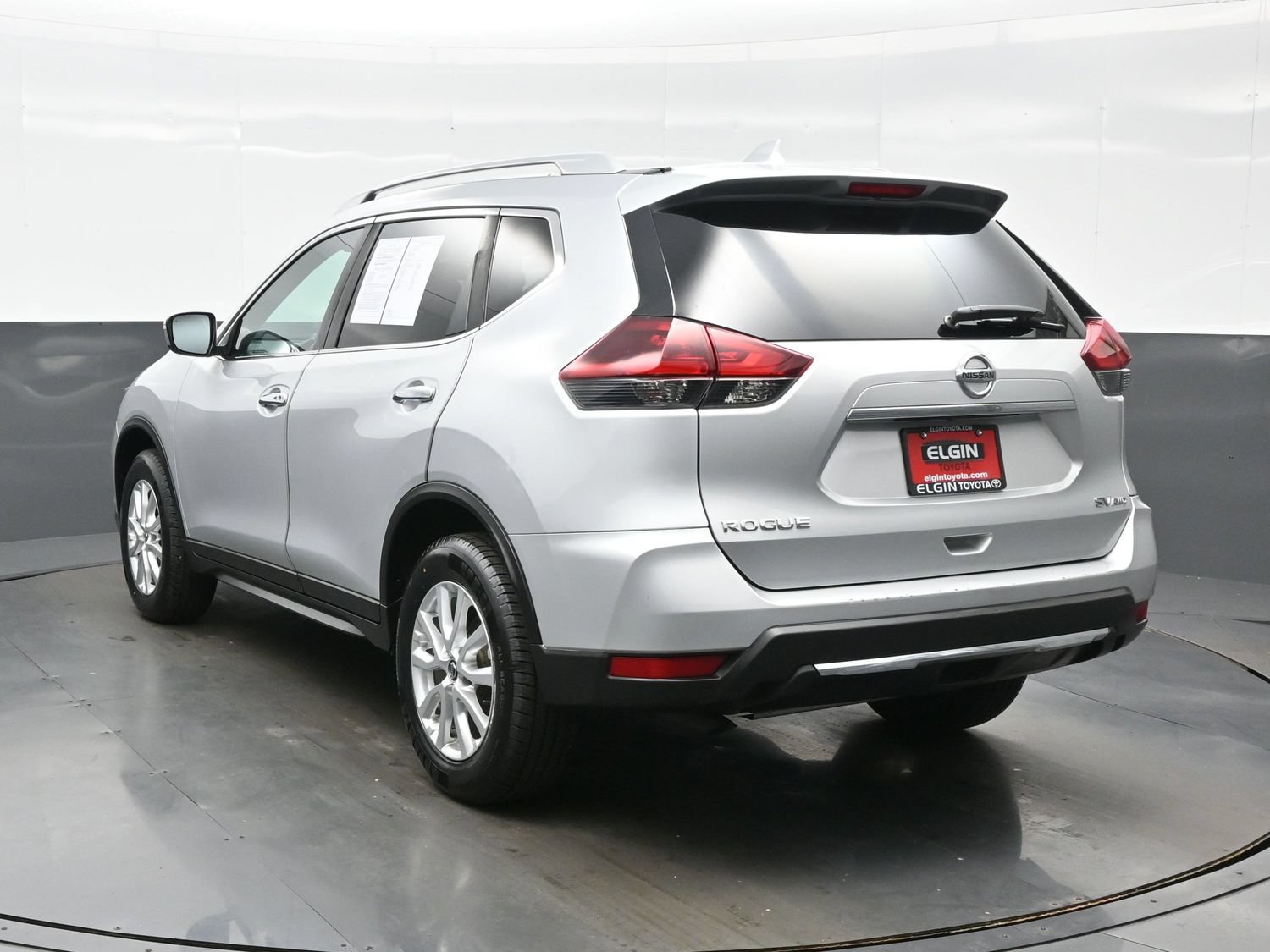 Used 2018 Nissan Rogue SV AWD/4WD image 4