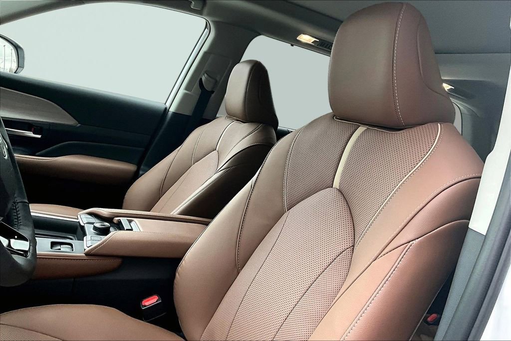 Used 2026 Toyota Grand Highlander Platinum image 19