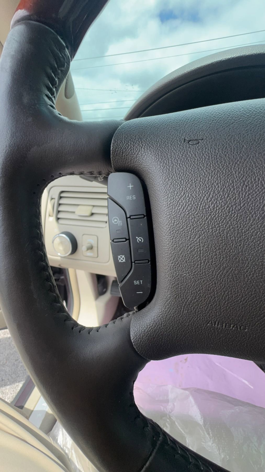 Used 2009 Buick Lucerne CXL FWD image 16