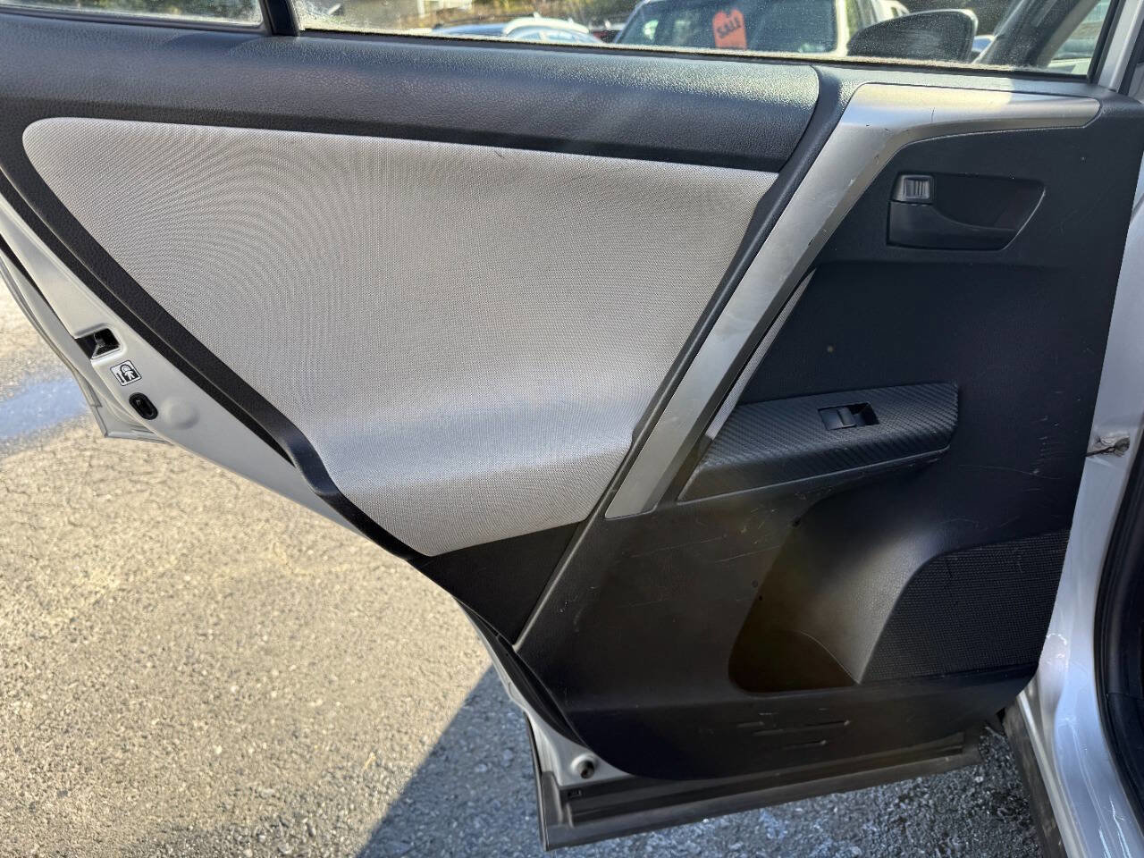 Used 2015 Toyota RAV4 LE image 24