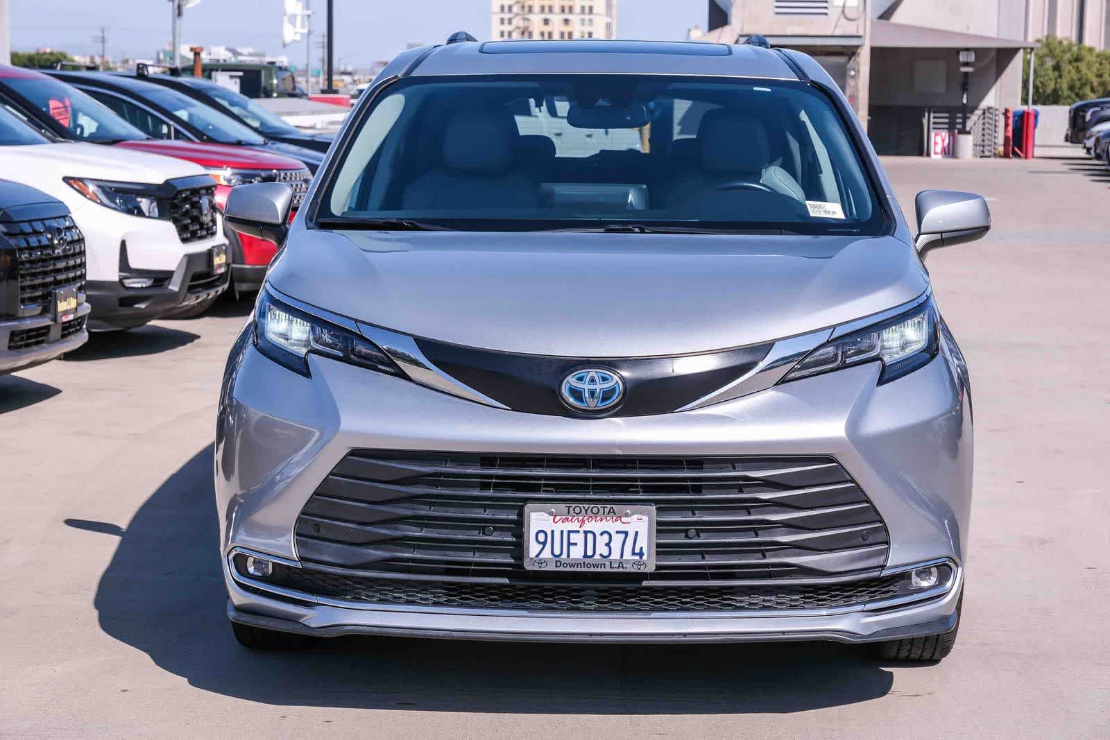 Certified 2023 Toyota Sienna XLE FWD image 2