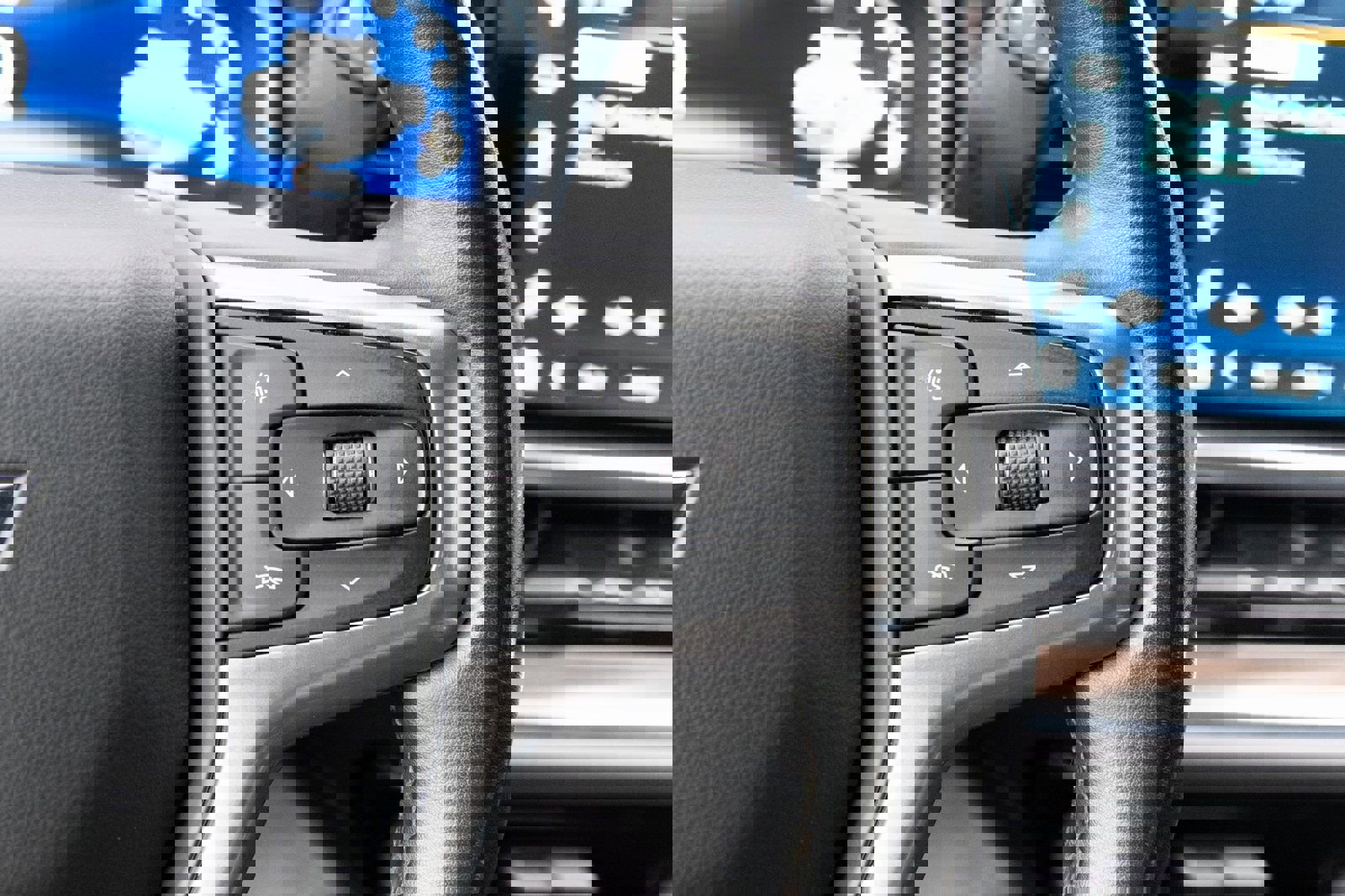 Used 2024 Chevrolet Silverado 3500 LT image 7