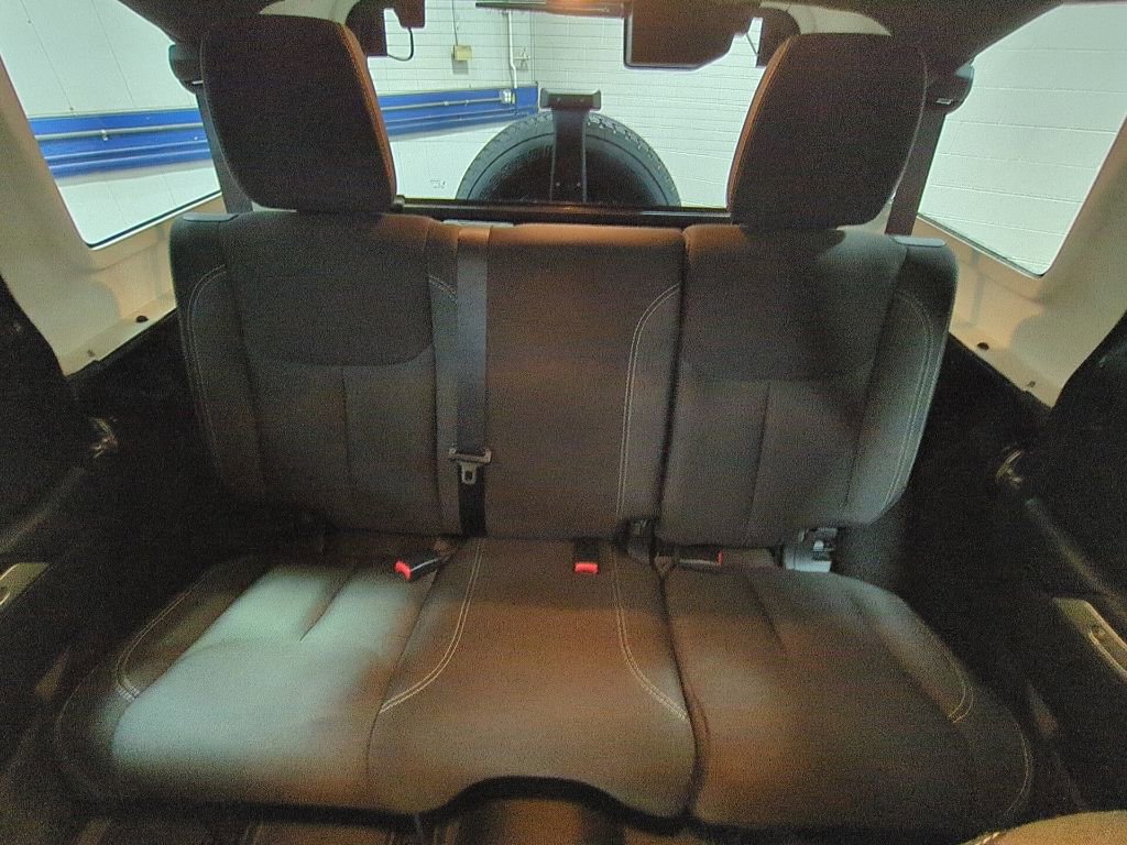 Used 2017 Jeep Wrangler Unlimited Sahara w/ Connectivity Group image 18