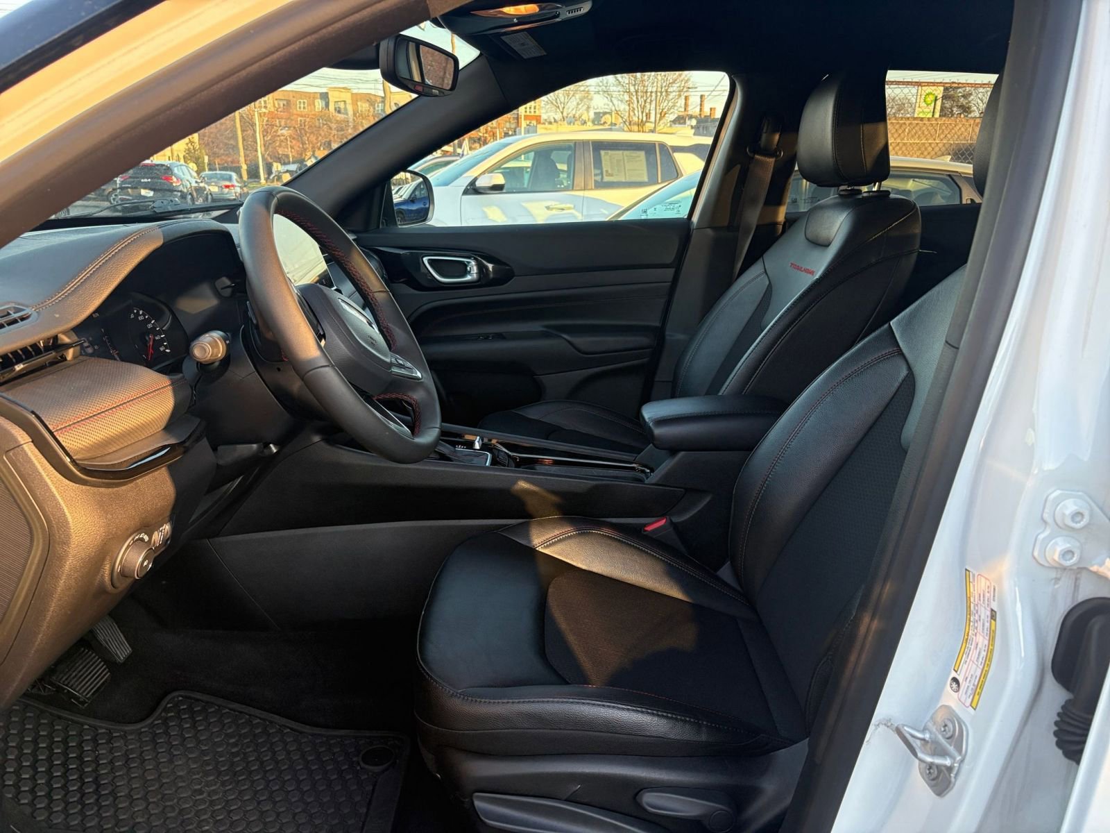 Used 2025 Jeep Compass Trailhawk image 25