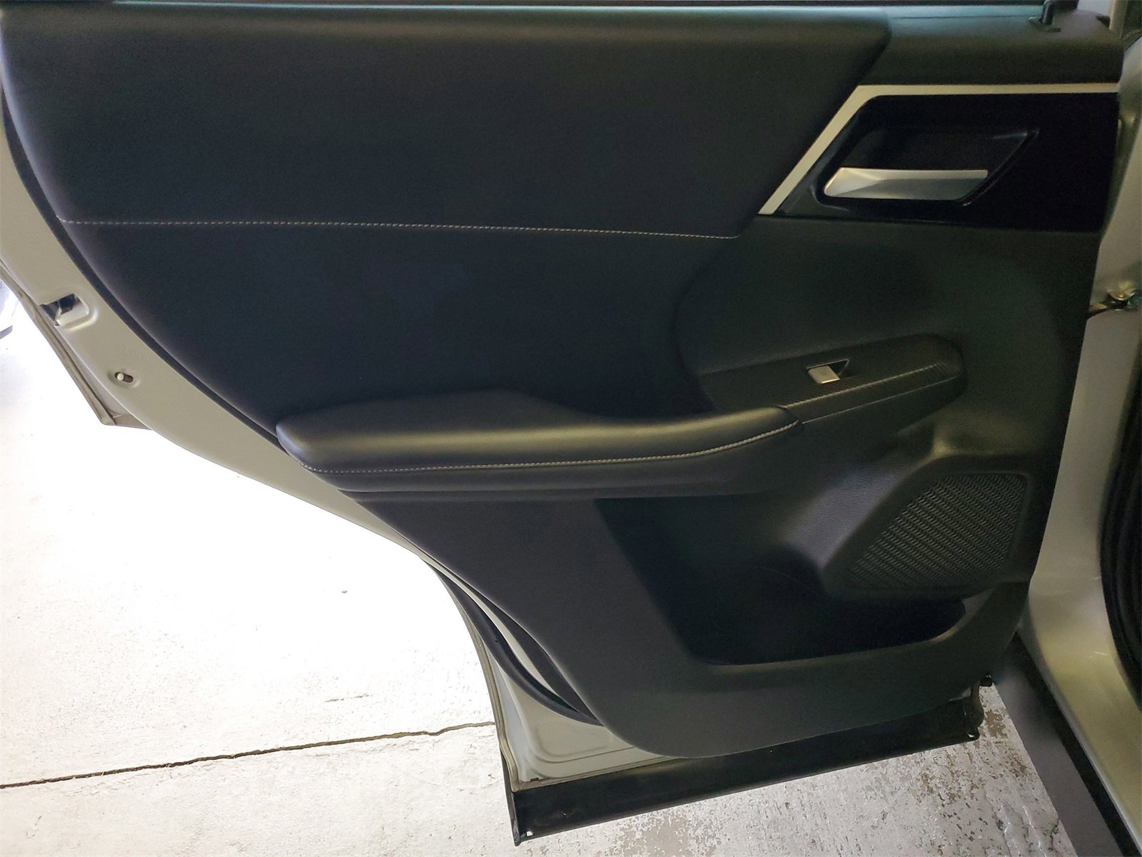 Used 2023 Mitsubishi Outlander SE image 23