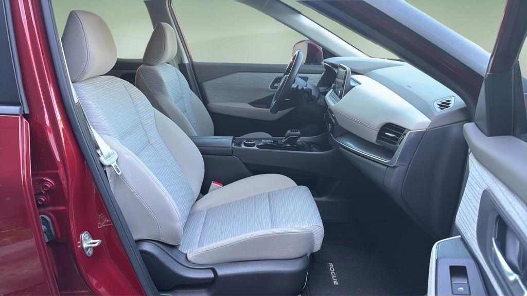 Used 2023 Nissan Rogue SV AWD/4WD image 11