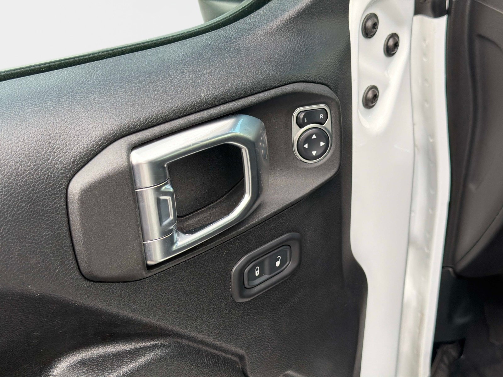 Used 2021 Jeep Wrangler Sport AWD/4WD image 27