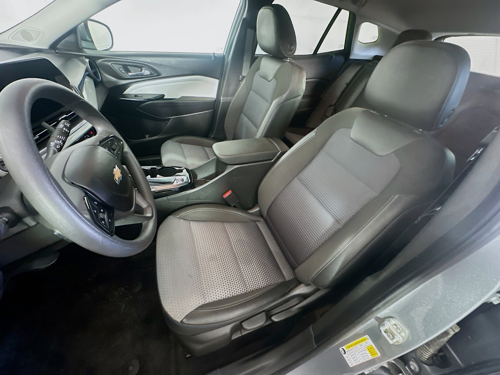 Used 2025 Chevrolet Trax LT FWD image 13