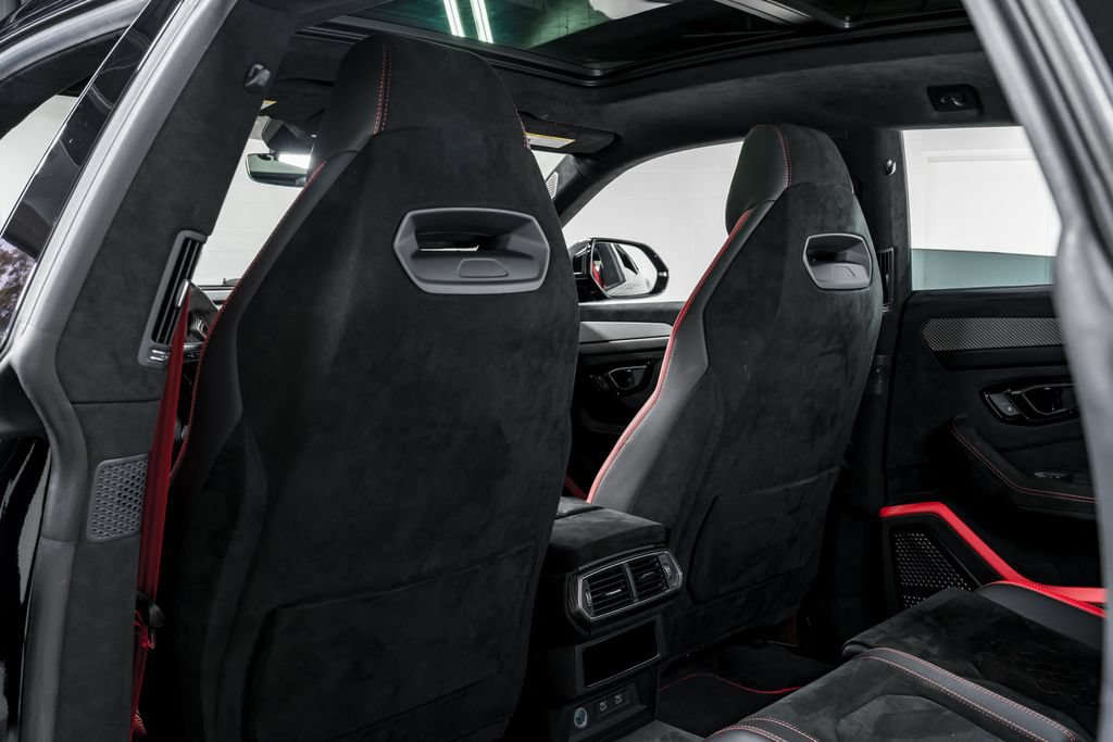 Used 2024 Lamborghini Urus Performante AWD/4WD image 32