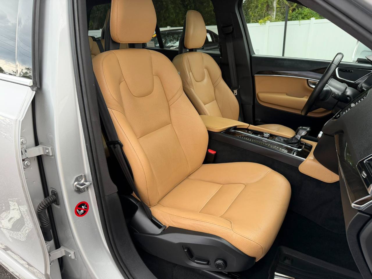 Used 2018 Volvo XC90 T6 Momentum w/ Convenience Package AWD/4WD image 49