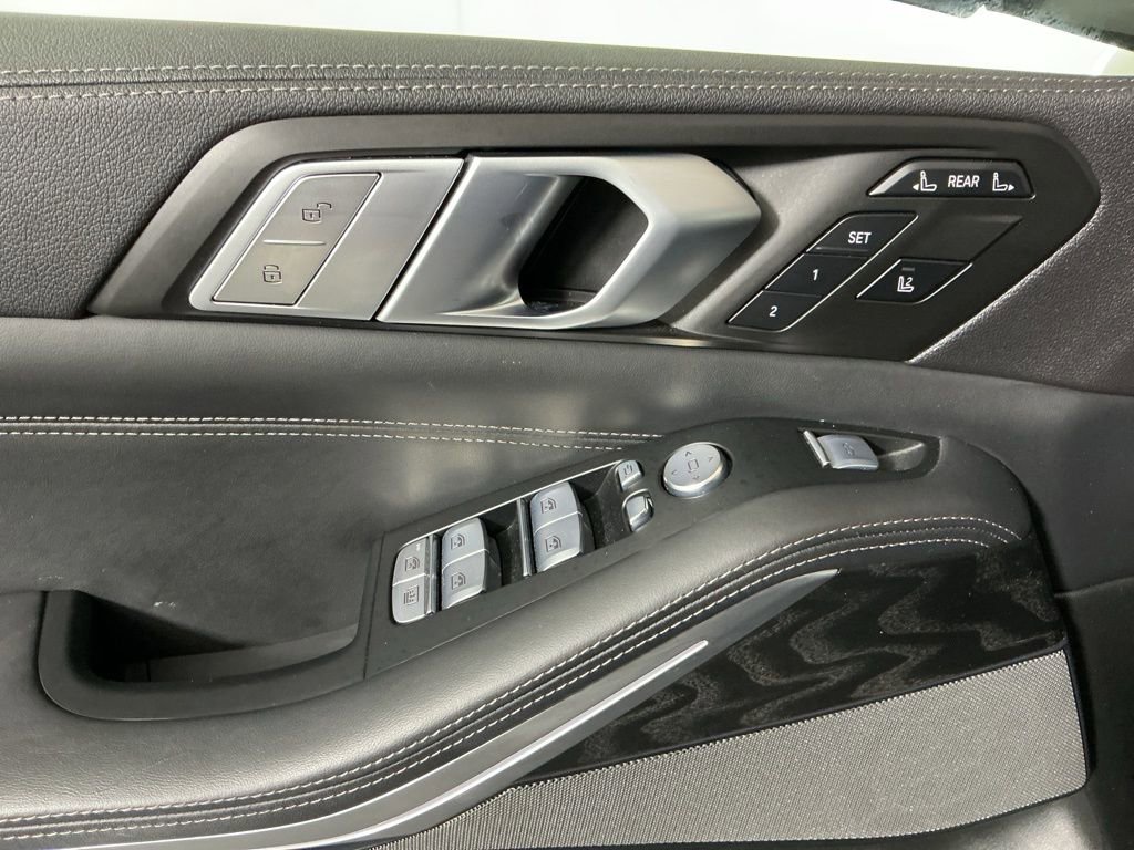 Certified 2022 BMW X7 M50i w/ Cold Weather Package AWD/4WD image 18
