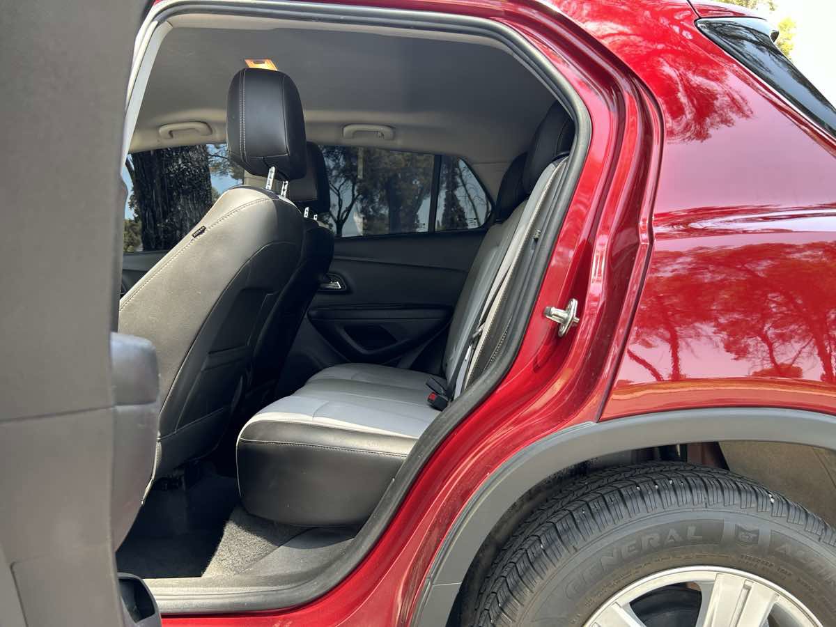 Used 2019 Chevrolet Trax LT w/ Driver Confidence Package FWD image 18