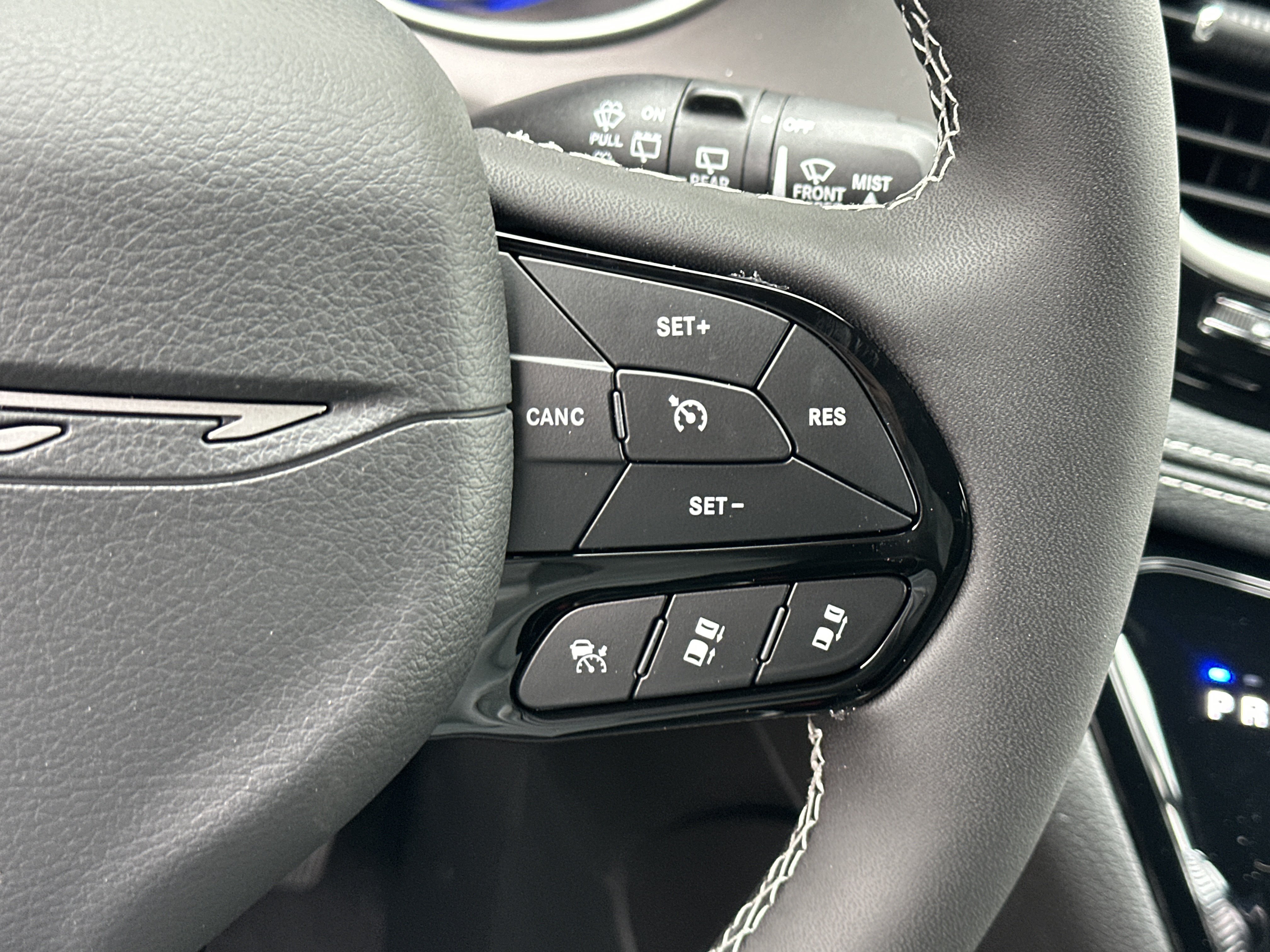 New 2027 Chrysler Pacifica Limited FWD image 8