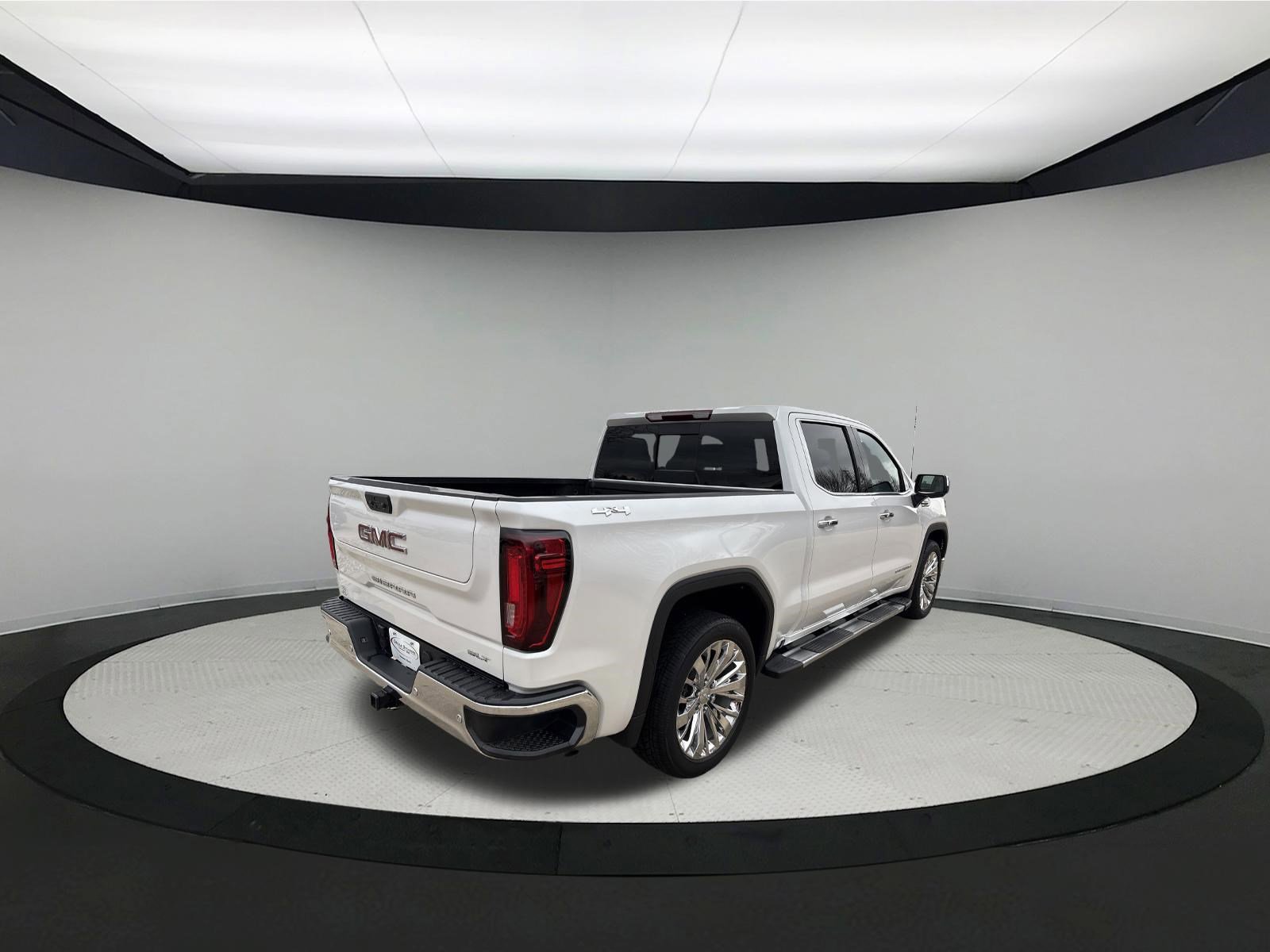 Used 2023 GMC Sierra 1500 SLT w/ SLT Premium Plus Package AWD/4WD image 7