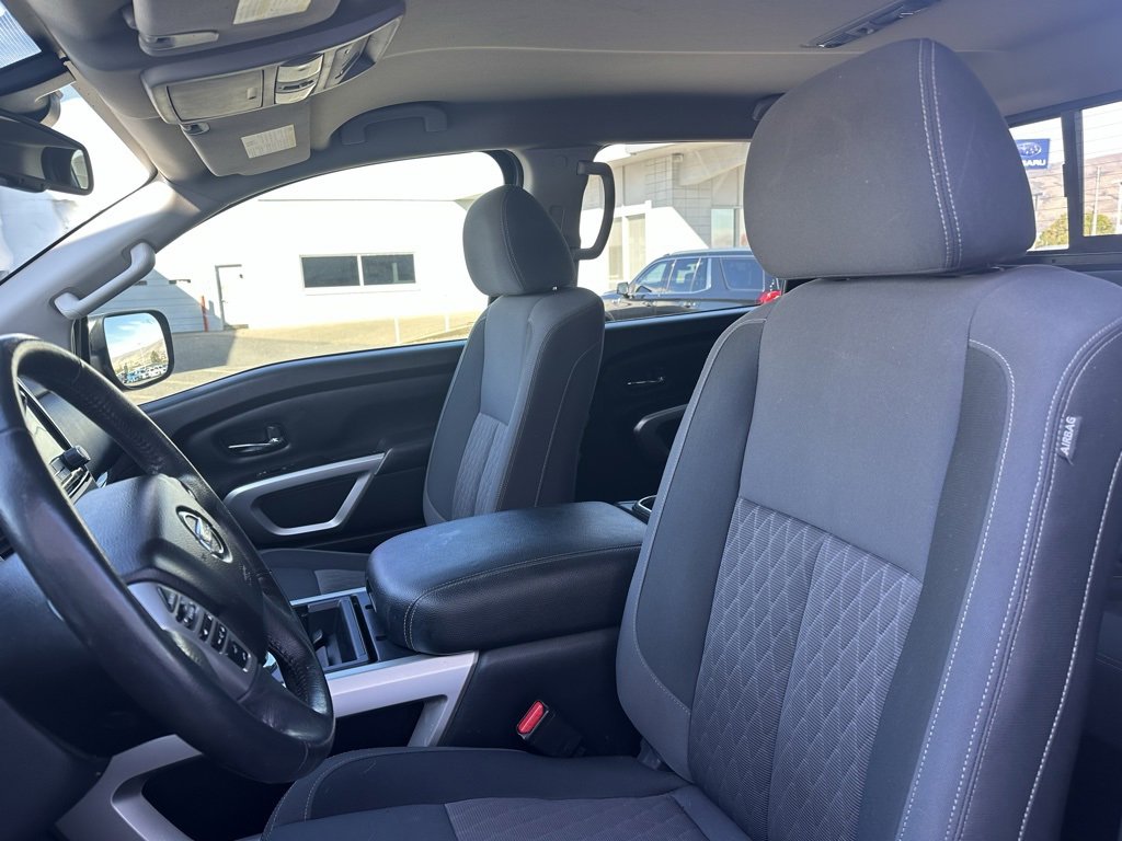Used 2021 Nissan Titan SV w/ SV Convenience Package image 13