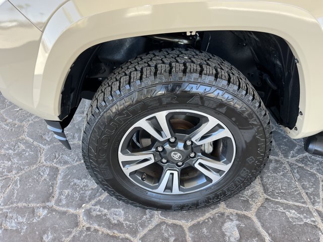 Used 2016 Toyota Tacoma TRD Sport RWD image 23
