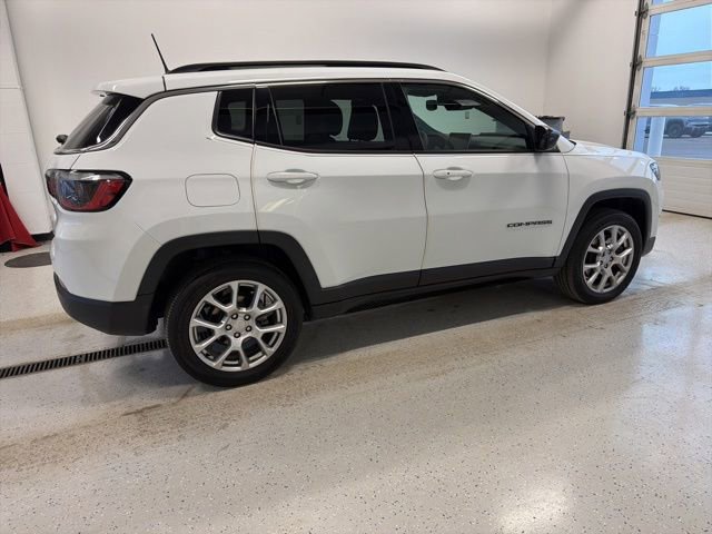Used 2023 Jeep Compass Latitude w/ Sun and Sound Group image 9