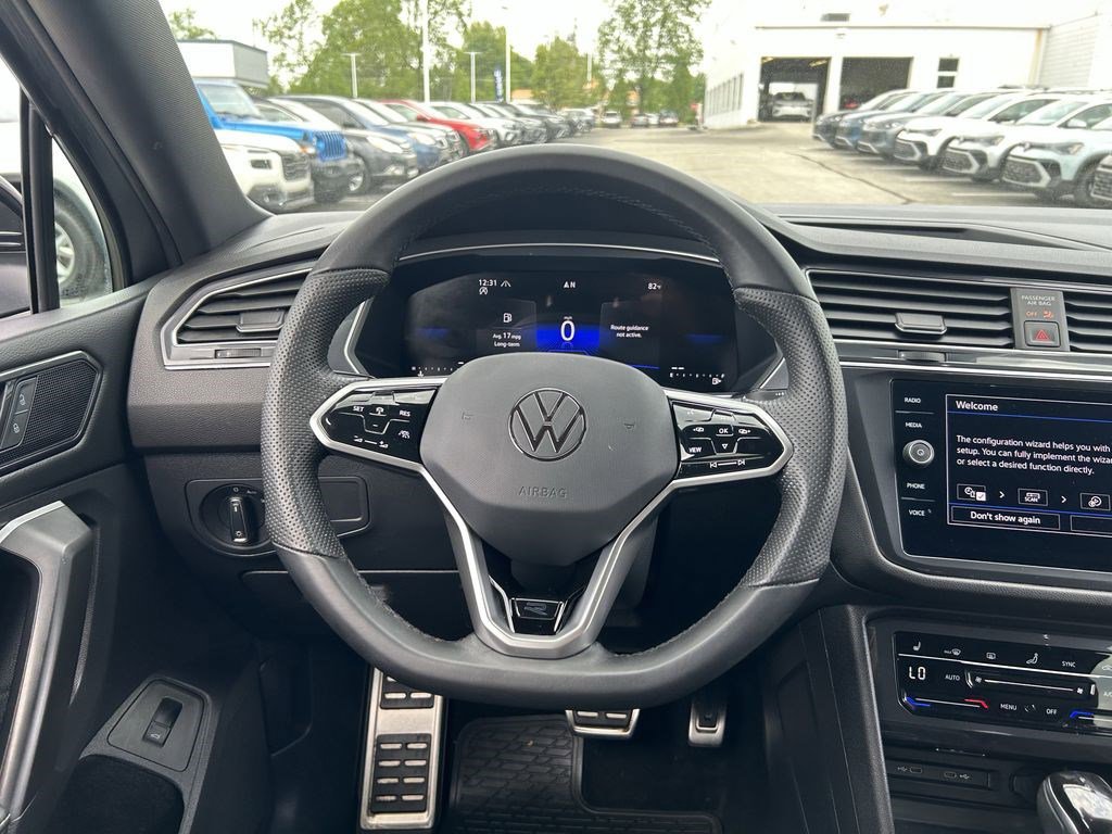 Used 2024 Volkswagen Tiguan SE R-Line AWD/4WD image 10