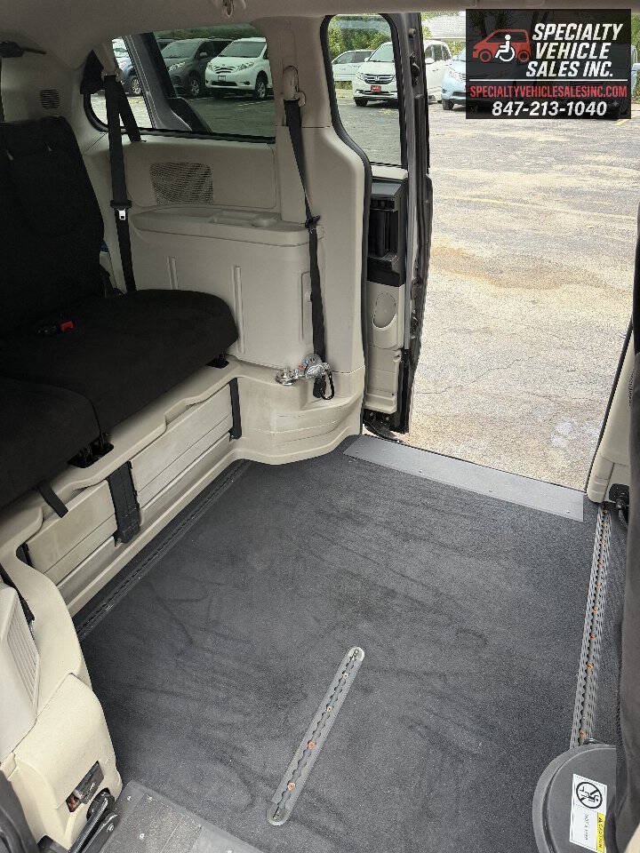 Used 2013 Dodge Grand Caravan SXT FWD image 21
