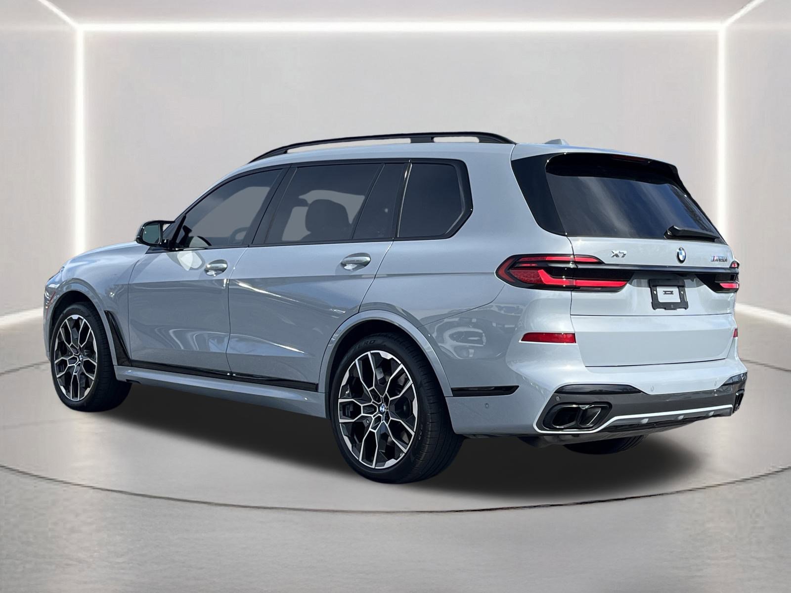 Used 2026 BMW X7 M60i image 27