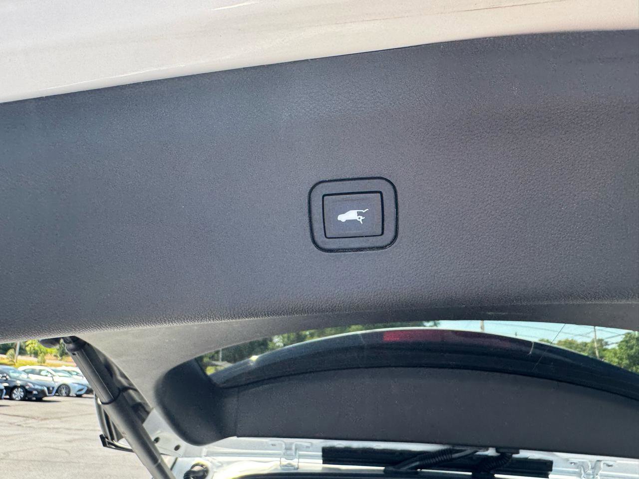 Used 2020 Buick Enclave Premium w/ Sun and Sites Package FWD image 21