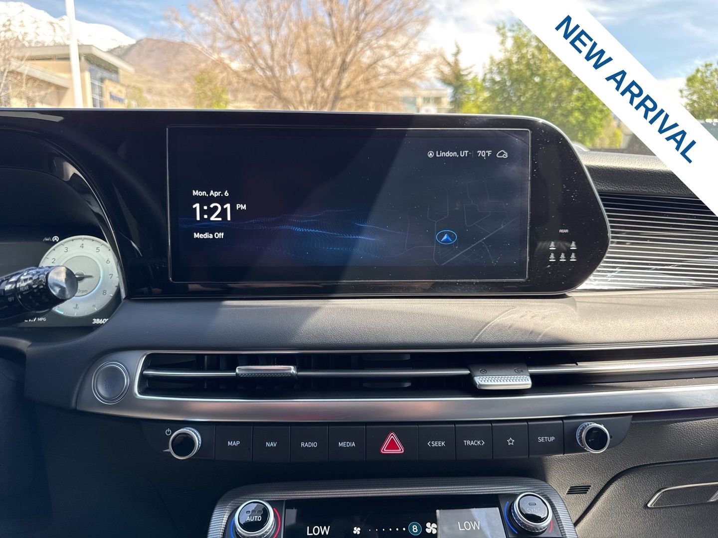 Used 2024 Hyundai Palisade Calligraphy image 25