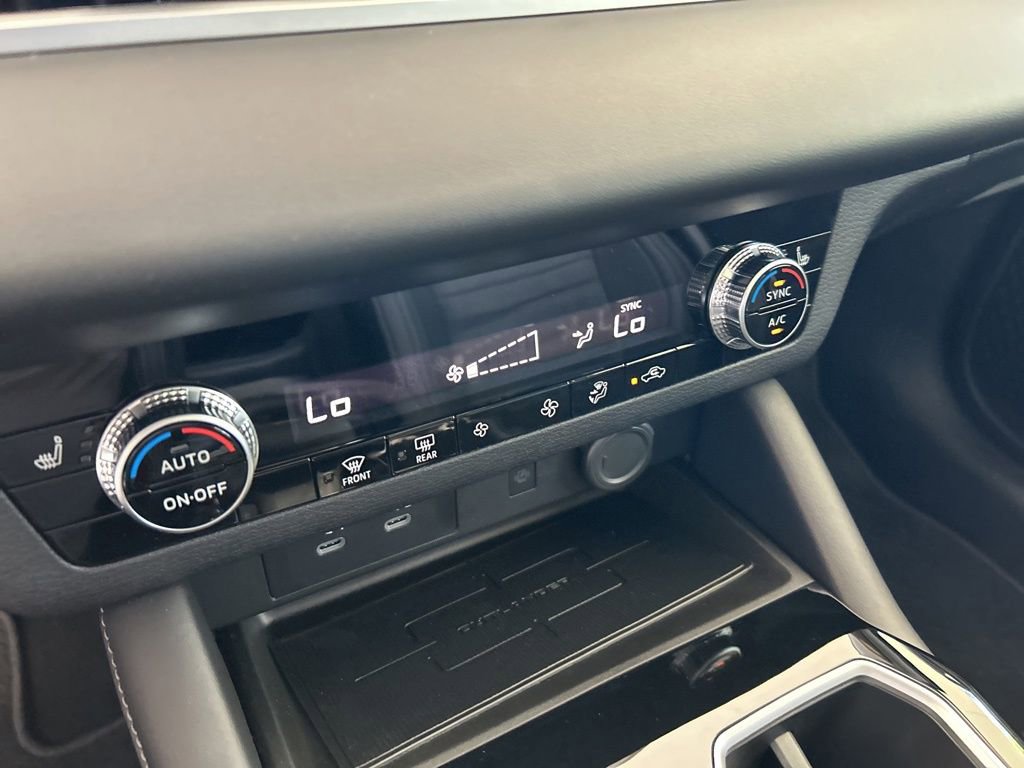 New 2025 Mitsubishi Outlander SE image 41