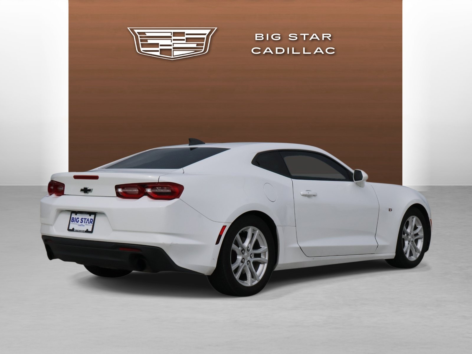 Used 2020 Chevrolet Camaro LT w/ Technology Package RWD image 5