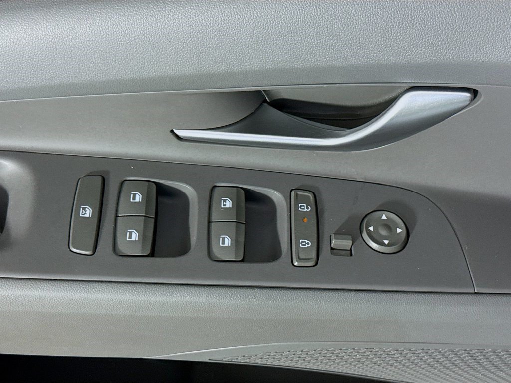 Used 2025 Hyundai Elantra SE FWD image 22