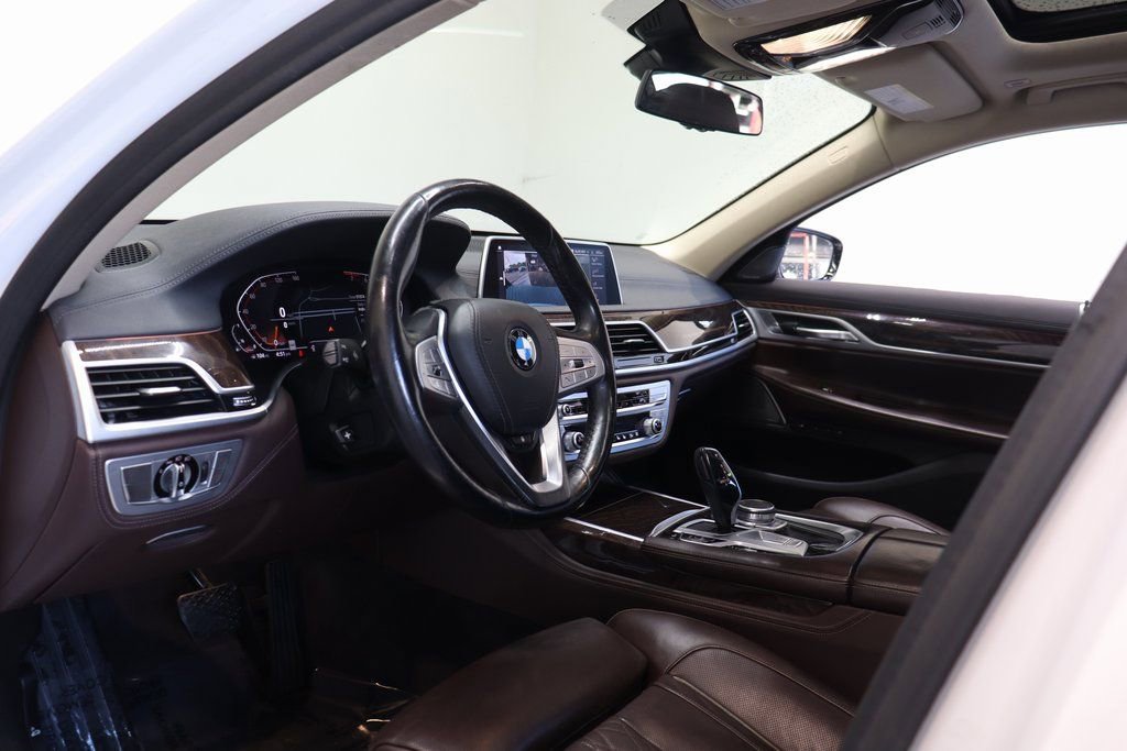 Used 2021 BMW 740i w/ Premium Package RWD image 17